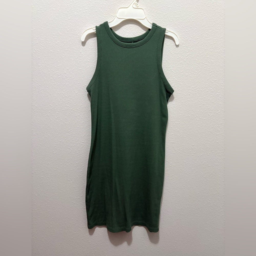 Sleeveless Green Ribbed Dress